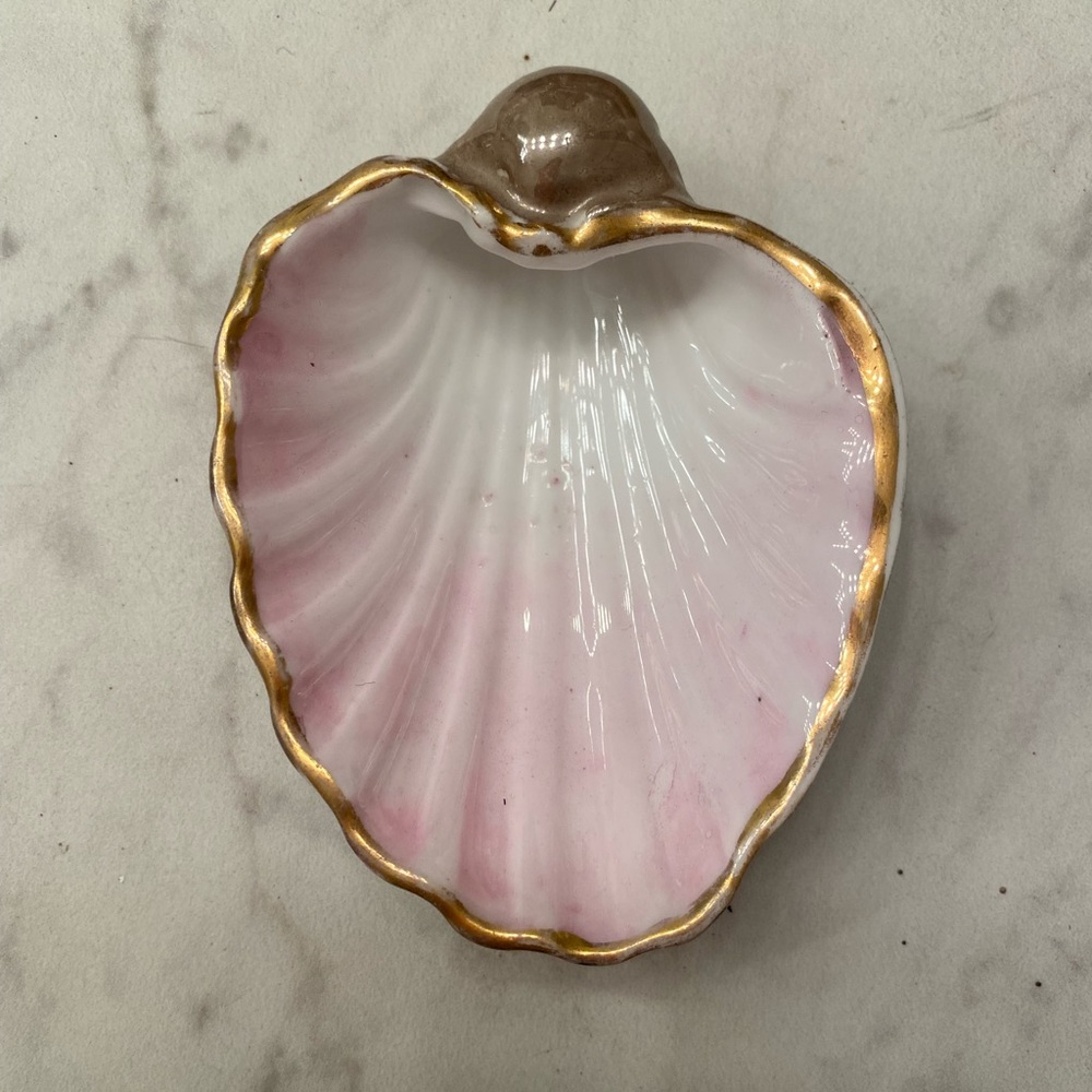 Vintage seashell jewelry dish 🐚